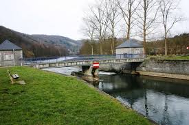 Bief d'une écluse pour la pêche au coup